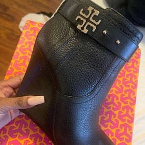 Authentic Tory Burch black wedges 7.5